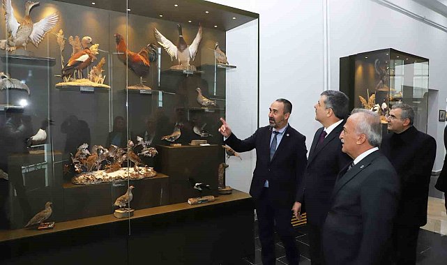 Rektör Çomaklı, Vali Çiftçi'ye Atatürk Üniversitesi'nin Birimlerini Tanıttı
