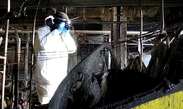 Sarıkamış Belediyesi garajında çıkan yangında 4 araç yandı