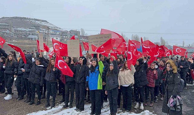Sarıkamış Harekatı'nın 109. yılı: Öğrenciler eksi 15 derecede 'saygı' nöbeti tuttu