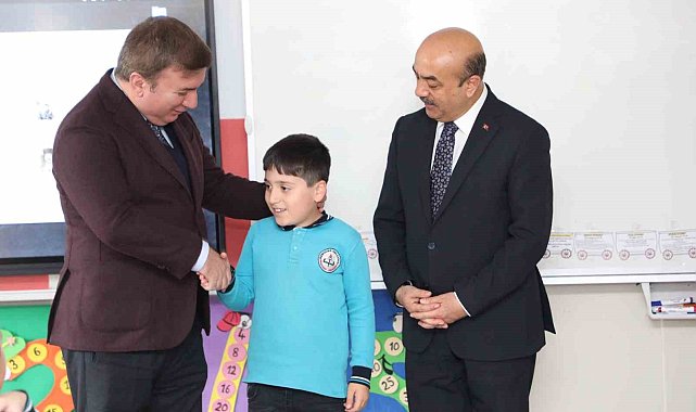 Sınıf başkanlığını kazandı "Valiyi okulumuza getireceğim" sözünü tuttu