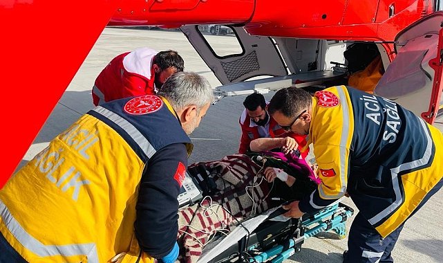 Şırnak'taki hasta ambulans helikopterle Van'a getirildi