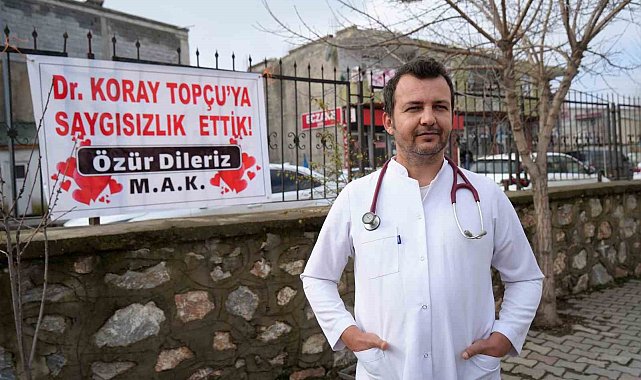 Tartıştıkları doktordan özür dilemek için pankart astılar