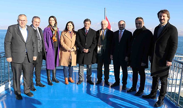 TBMM Su Ürünleri Araştırma Komisyonu üyeleri, Van Gölü'ne ağ atan balıkçıları ziyaret etti