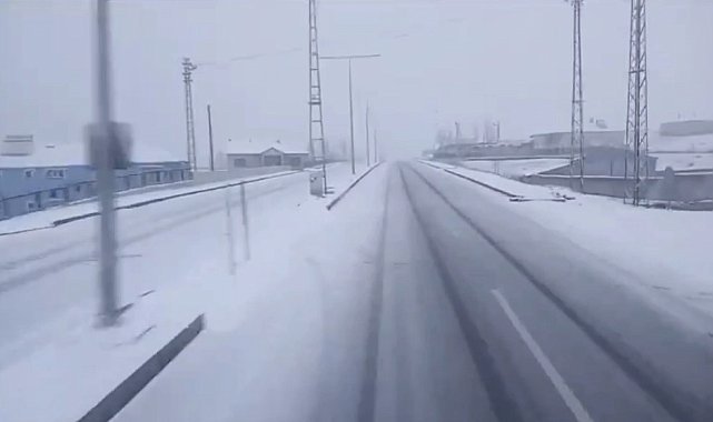 Tendürek Geçidi kar ve tipi nedeniyle ulaşıma kapatıldı