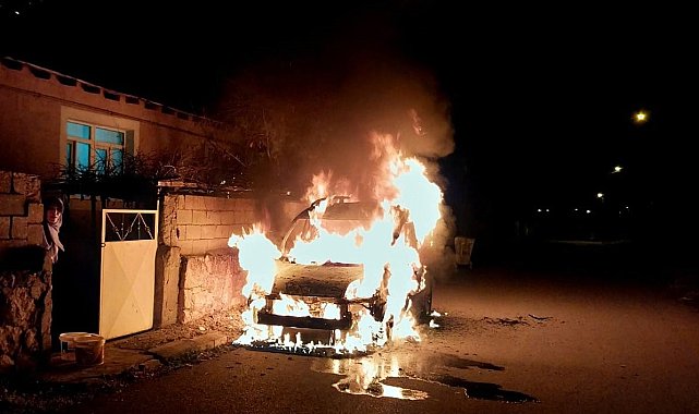 Tercan'da yanan araç pert oldu