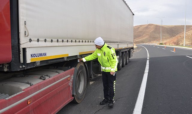Tercan'da zorunlu kış lastiği uygulaması yapıldı
