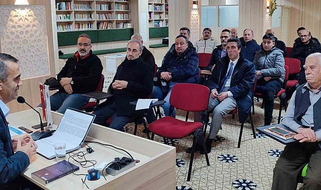 TYB'nin konuğu olan Karaağaç, "Yaşamın Metafizik Boyutu" konusunu anlattı