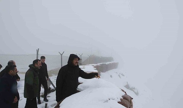 Vali Çelik, askerlerle bir araya geldi