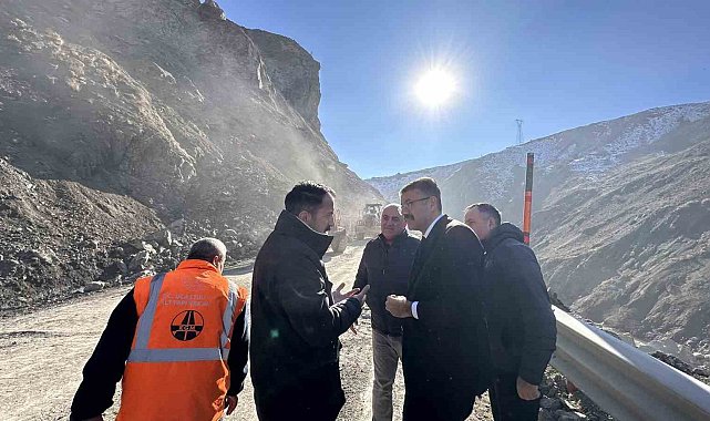 Vali Çelik, heyelan bölgesinde incelemelerde bulundu
