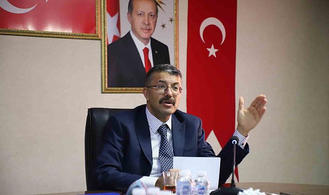 Vali Çelik'ten "100 günde Hakkari" konulu toplantı