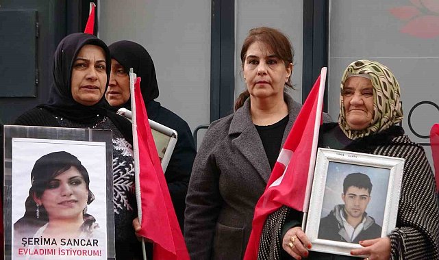 Van annelerinin evlat nöbetine bir aile daha katıldı