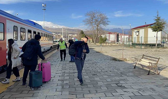 Van Gölü Ekspresi kış sezonunun ilk seferine başladı