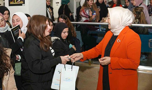 Van'da 'Scapın'ın Dolapları' oyunu sahnelendi