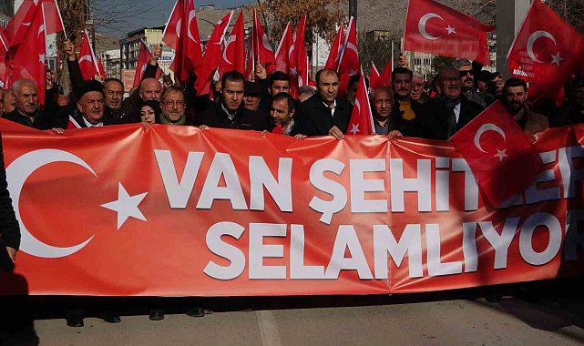 Van'da 'şehitleri anma ve teröre lanet' yürüyüşü yapıldı