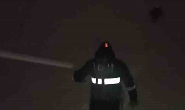 Yüksekova'da ekipler kar, soğuk hava demeden elektrik arızalarını gideriyor