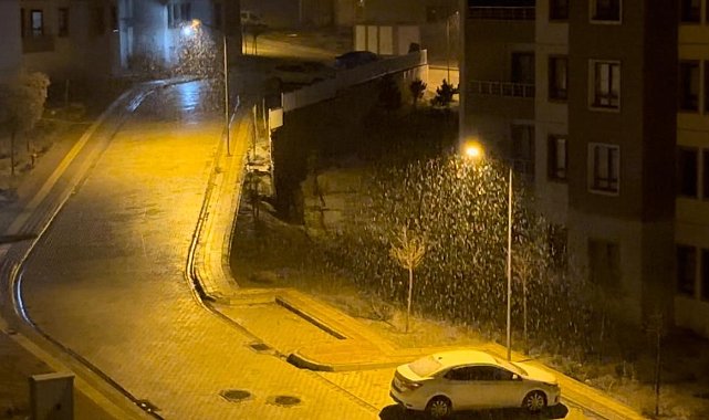 Yüksekova'da kar yağışı başladı