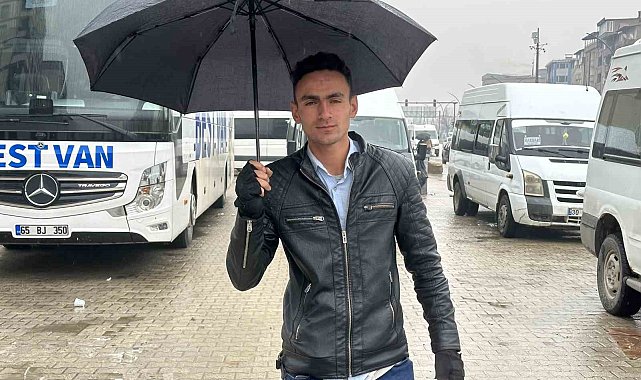 Yüksekova'da kar yağışı yerini yağmura bıraktı