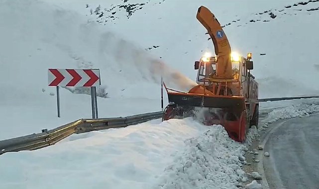 Yüksekova&#039;da karla mücadele çalışması