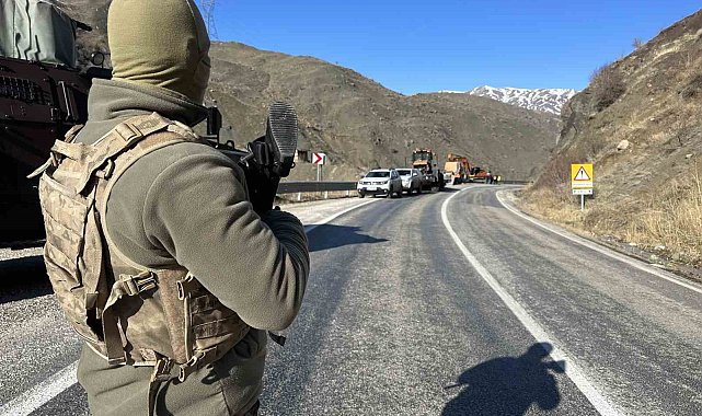 Yüksekova'nın Türkiye ile ulaşımı kesildi