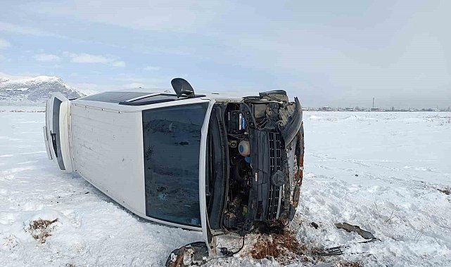 Ağrı'da buzlanma kazayı getirdi