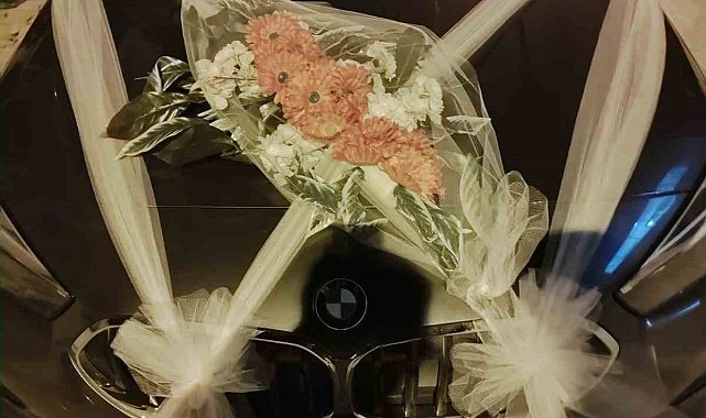 Ağrı'da gelin arabasından kaçak göçmen çıktı