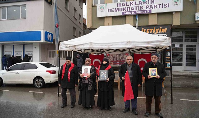 Aileler evlat nöbetine soğuk havaya rağmen devam etti