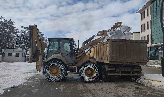 Aşkale'de kar temizliği yapıldı