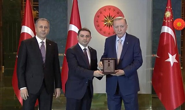 Aziziye Kaymakamı Muhammet Tugay'a ödül