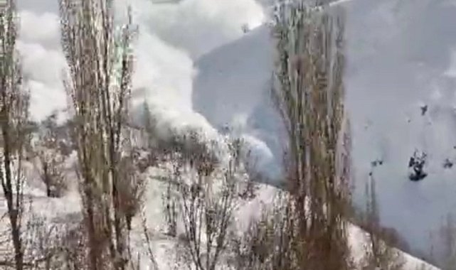 Bahçesaray ilçesinde çığ böyle geldi