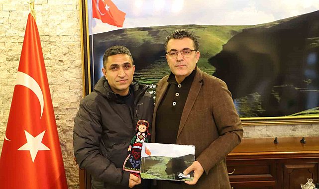 Başkan Demir, ödül alan gazetecilerle bir araya geldi