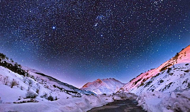 Beyaza bürünen Bitlis'in yıldızlarla bütünleşmesi hayran bırakıyor