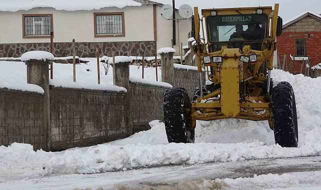 Bingöl'de 26 köy yolunda çalışmalar sürüyor