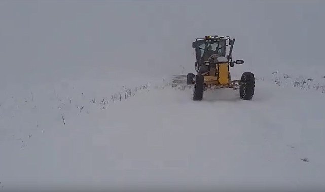 Bingöl'de karın kapattığı 105 köy yolu ulaşıma açıldı, kalan 68 yolda çalışmalar sürüyor
