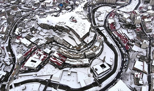 Bitlis'in karla bütünleşen tarihi güzellikleri mest ediyor