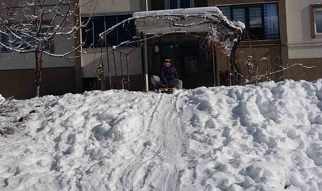 Bitlis&#039;te 15 köy yolu kardan dolayı kapalı