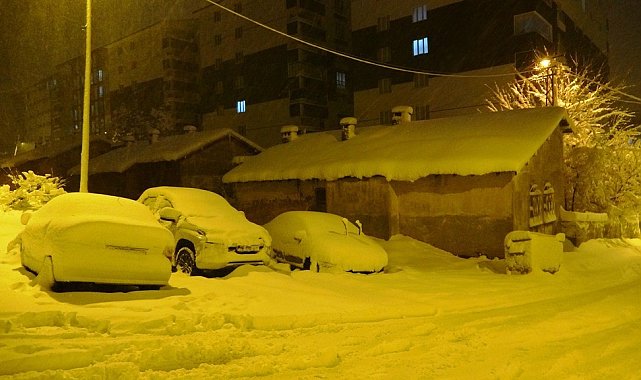 Bitlis'te kar yağışı etkisini arttırdı