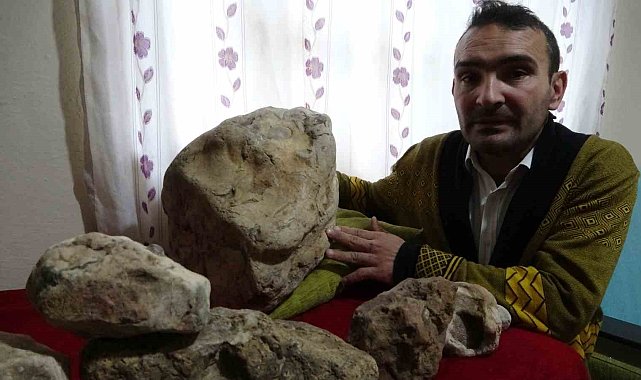 Çevreden topladığı taşlara gözü gibi bakıyor