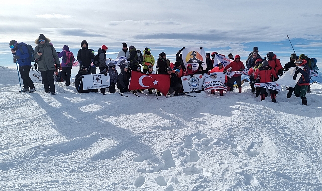 Dağcılar, Allahuekber Dağı zirvesinde şehitleri andı