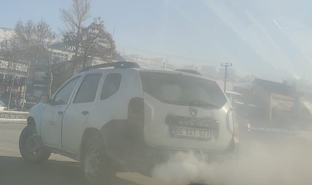 Egzozu arızalı otomobil sürücüleri zor durumda bıraktı