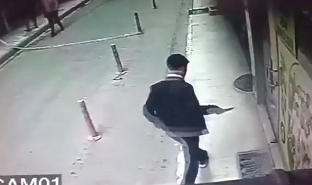 Elazığ'da bir şahıs tartıştığı kişiyi bıçaklayıp kaçtı: O anlar kamerada