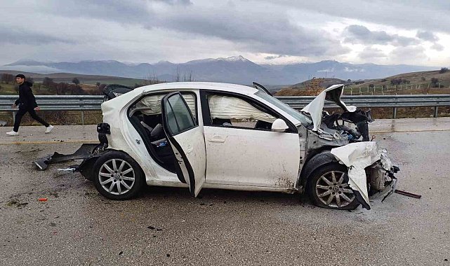 Elazığ'da iki araç çarpıştı: 4 yaralı