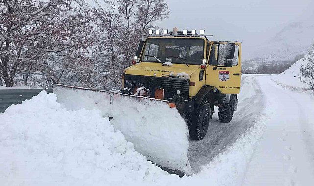 Elazığ'da kapalı 3 köy yolunda çalışmalar sürüyor