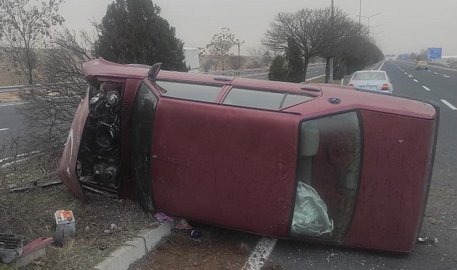 Elazığ'da otomobil yan yattı: 4 yaralı