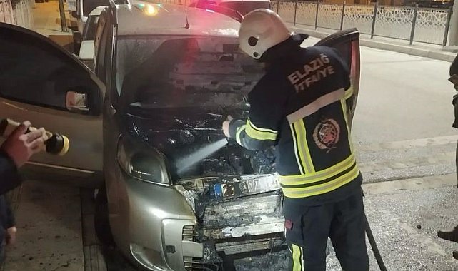 Elazığ'da park halindeki araç yandı