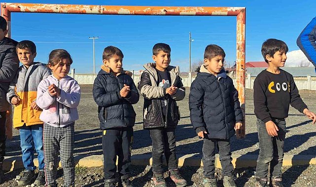 Elazığ'dan Adilcevaz'a 'gönül köprüsü' kuruldu