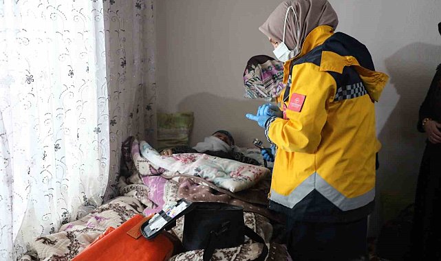 Erciş'te 95 yaşındaki hasta kadın için seferberlik