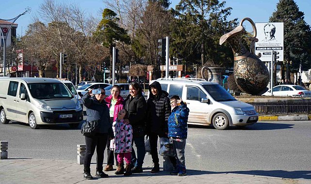 Erzincan kış ortasında yaz havası yaşıyor