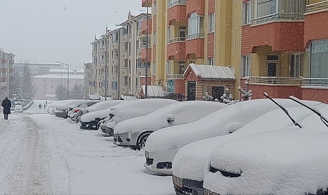 Erzurum'da kar kalınlığı 40 santimetreye ulaştı