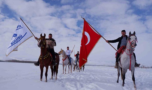 Erzurum'da kar üzerinde cirit keyfi