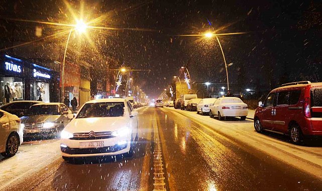 Erzurum'da kar yağışı etkili oluyor